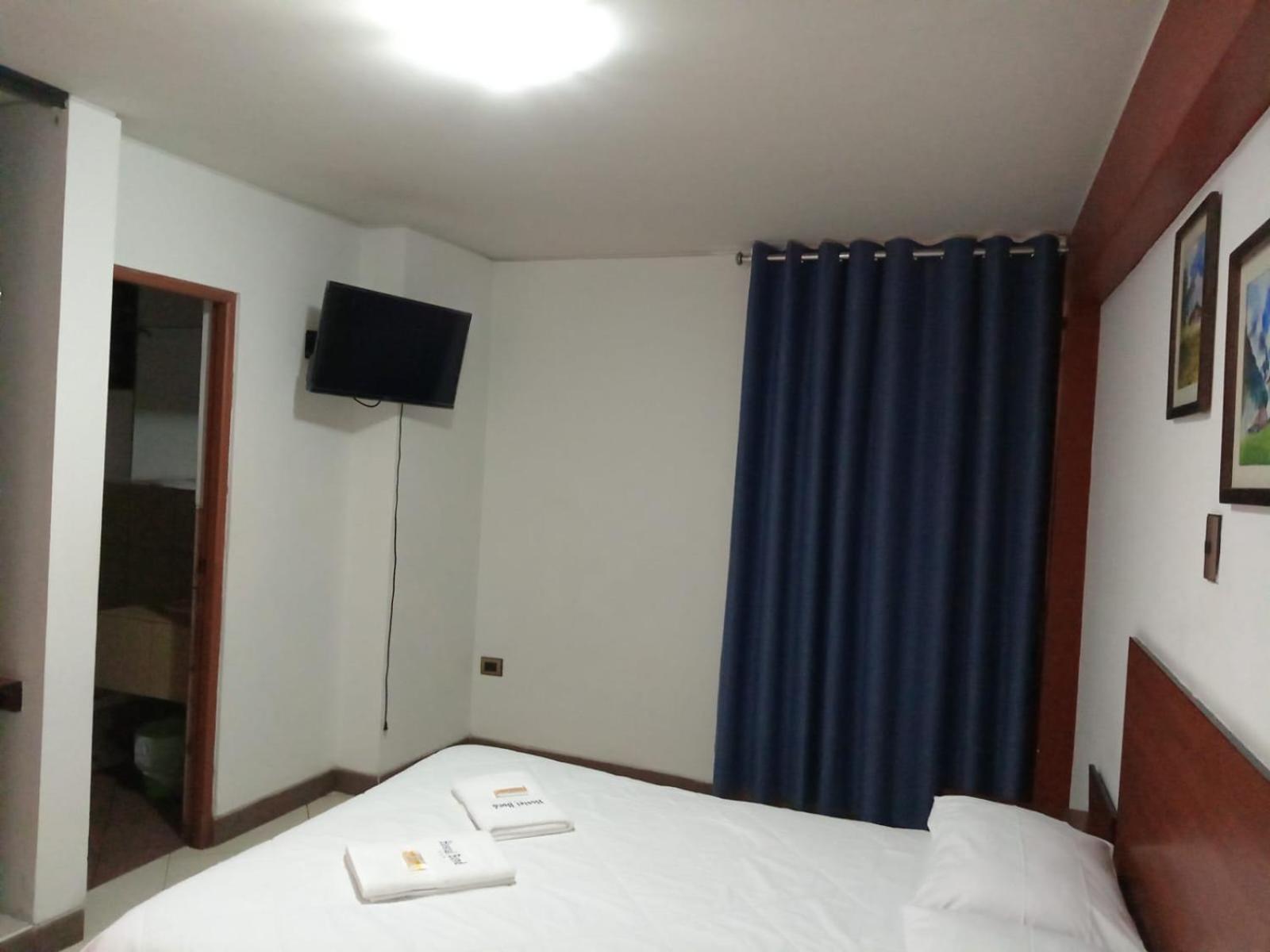 Hostal Bond อัวรัซ ภายนอก รูปภาพ